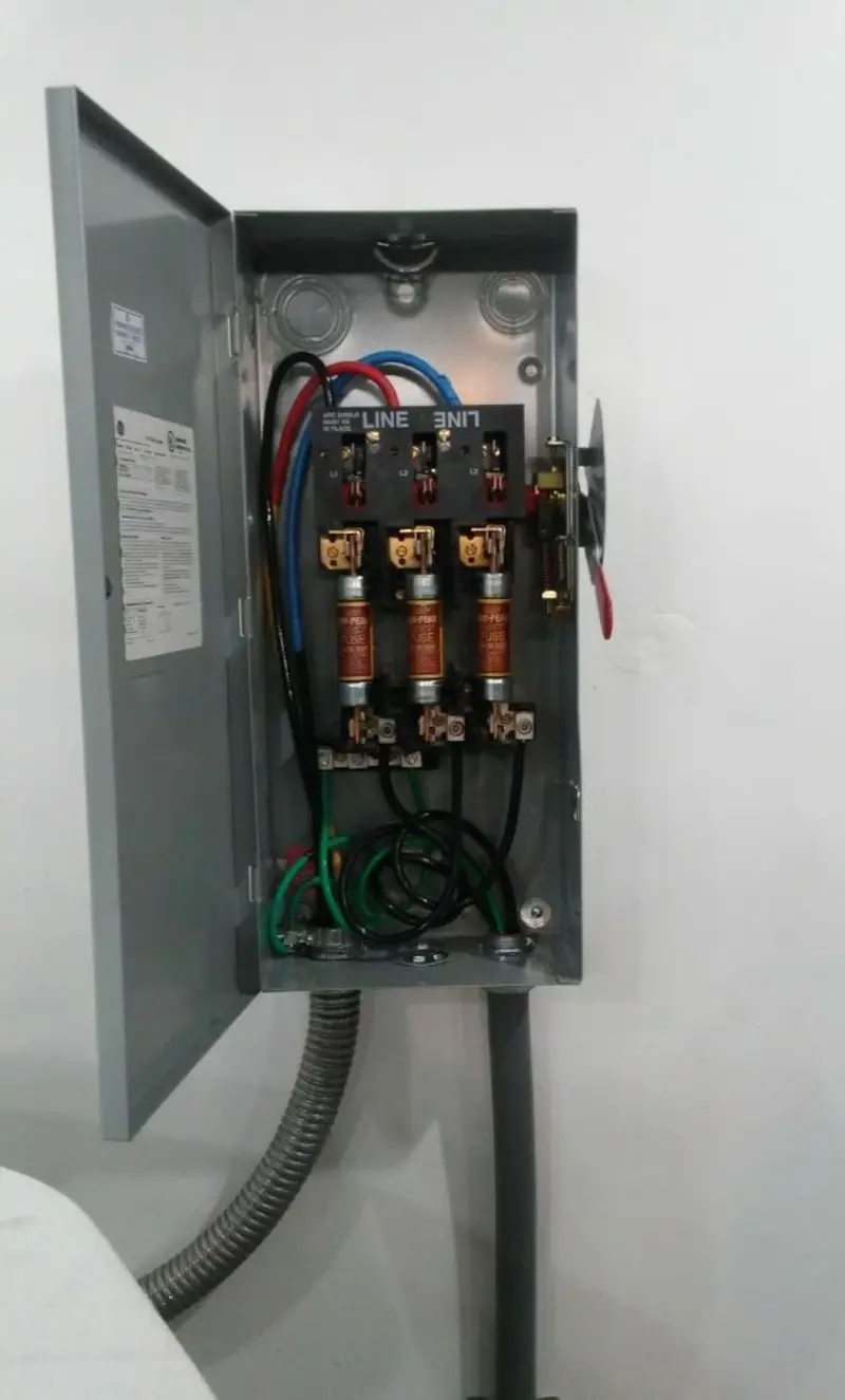 Three-phase disconnect switch installed for Smoke Detector Installation in Alma